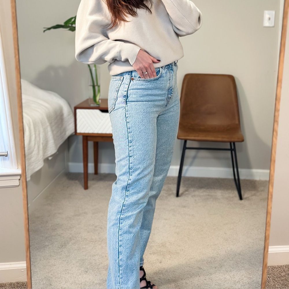 NWOT Zara super high waist light wash jeans, mom fit, size US 4, 28” waist - Picture 4 of 14